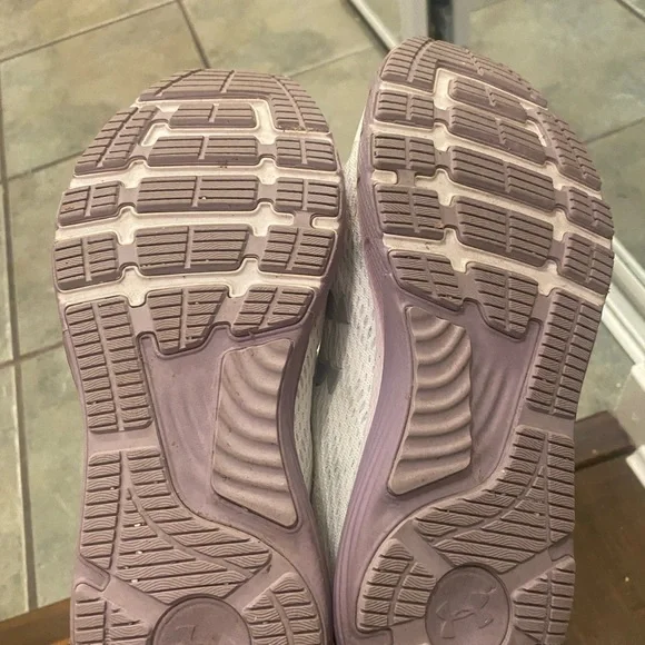 Running shoes - Picture 2 of 4